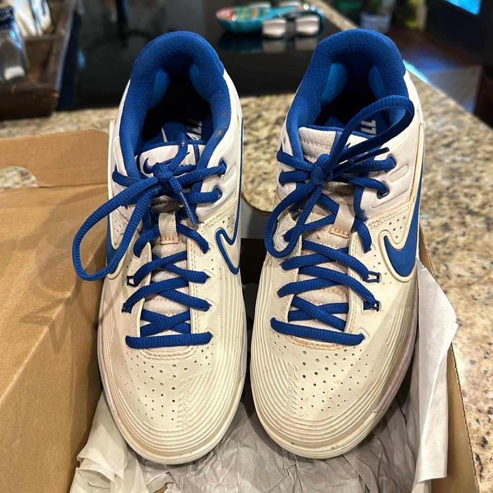 Nike softball cleats size 7